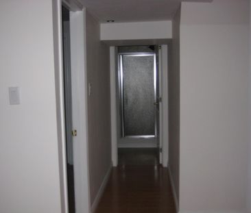 16 Columbia St. West - Photo 3