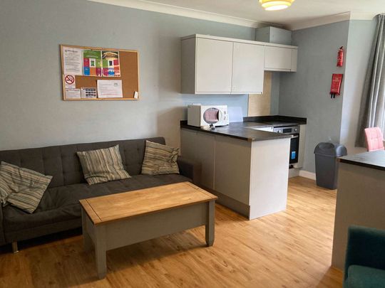 Eastgate Street Room 4 - Photo 1