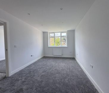 4 bedroom semi-detached house to rent - Photo 3