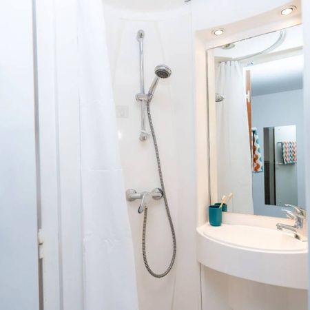 Room in a Shared Flat, Grafton Street, M13 - Photo 4