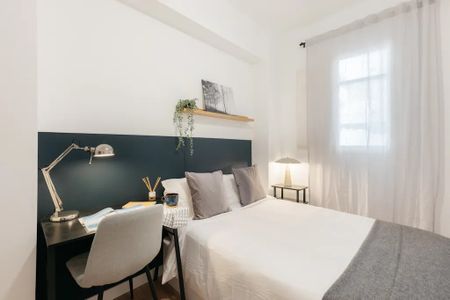 Plaça dArtur Piera, Valencia, Valencian Community 46018 - Photo 4