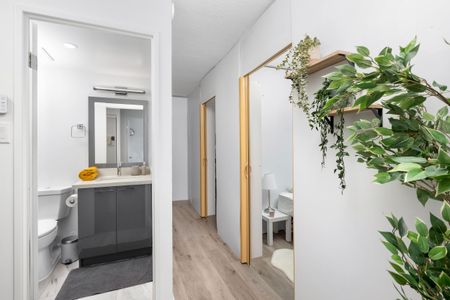 Flex Premium with Balcony - 201 Sherbourne - Photo 2