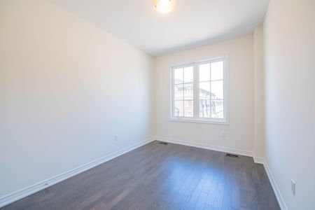 For Lease - 12 Ducharme Drive, Richmond Hill, Ontario - Photo 2