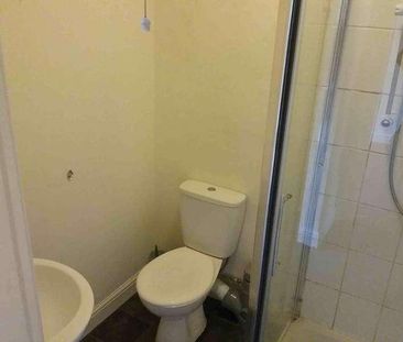 Grove Road, CV10 - Photo 5