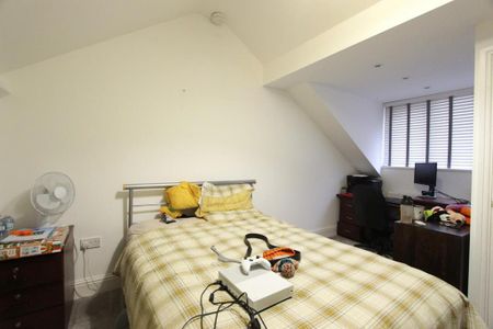 3 bedroom terraced house to rent - Photo 4