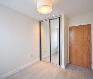 2 bedroom Flat in Kestrel Court, Maidenhead - Photo 6