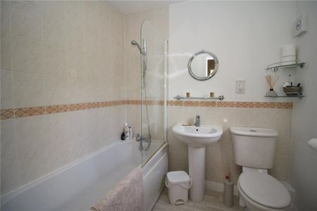 4 bedroom detached house to rent - Photo 3
