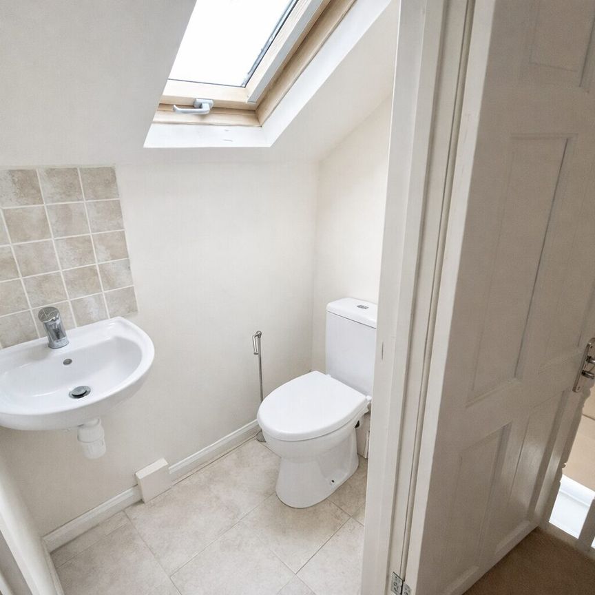 4 Bedroom House To Let - HP13 - Photo 1