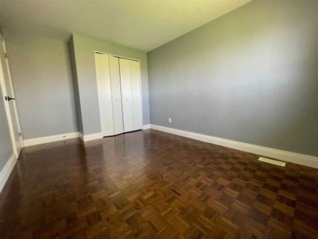 For Lease - 624 College Avenue, Guelph, Ontario - Photo 4