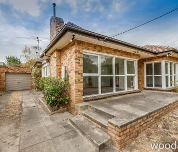 Large Family Home freshly painted throughout with new carpets and b... - Photo 5