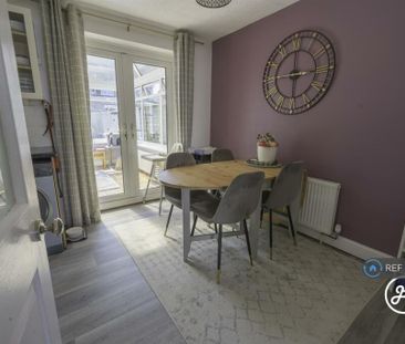 3 bedroom semi-detached house to rent - Photo 6