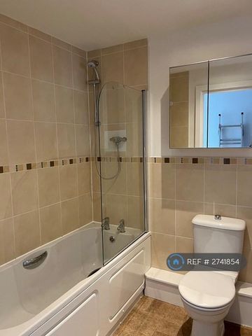 2 bedroom penthouse to rent - Photo 4