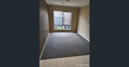 Modern Family Retreat Close to Schools and Shops - Photo 3