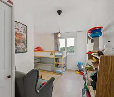 Sunny 2-Bedroom Haven with Terrace & Fireplace - Photo 5