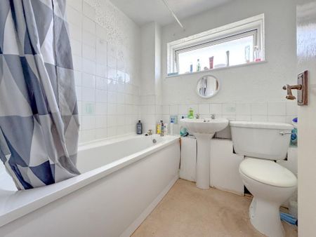 1 bedroom in a house share to rent - Photo 5