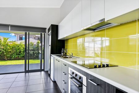 Stylish Home with Solar Just Minutes to Hospital Precinct - Photo 3