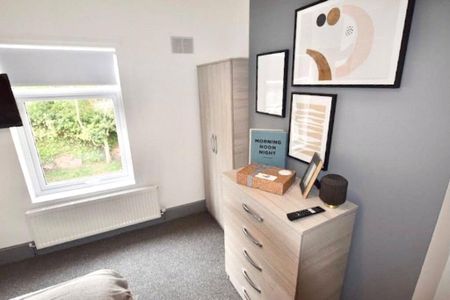 1 bedroom in a house share to rent - Photo 3