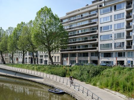 Lichtrijk appartement met frontaal waterzicht - Photo 2