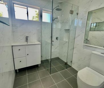 Tastefully Presented Two Bedroom Half-House - Photo 6