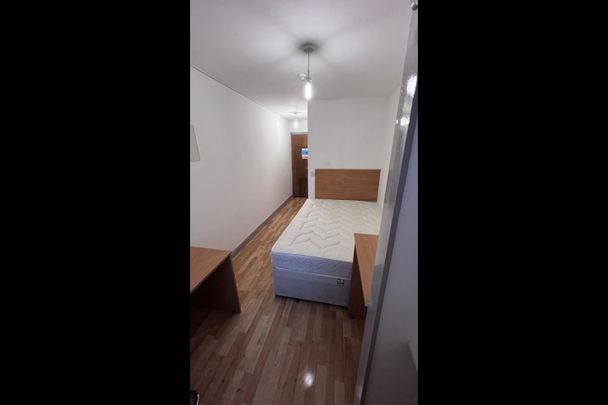 Room in a Shared Flat, Young Village, L5 - Photo 1