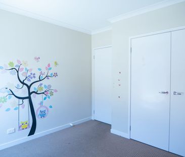 Stylish Family Home in a Prime Manor Lakes Pocket - Photo 3