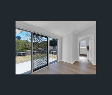 FRESHLY REFURBISHED 3x2 HOME IN MEDINA! - Photo 2