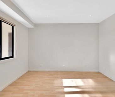 Classic 2Br Townhouse in Maribyrnong! - Photo 5