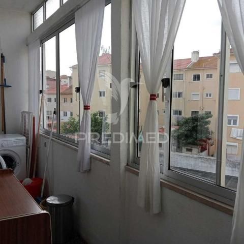 Apartamento t2 mobilado e equipado, com 2 frentes, marquise e varanda com vista rio - Photo 1