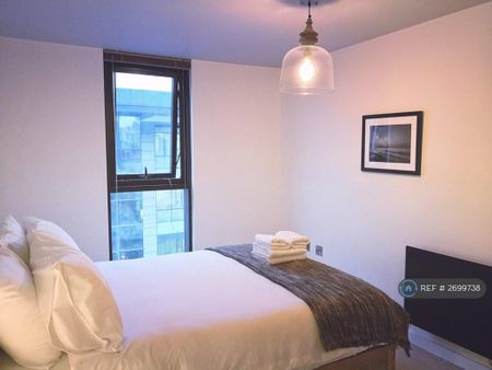 2 bedroom flat to rent - Photo 2