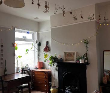 2 bedroom end of terrace house to rent - Photo 1