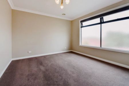 3 Bed, 1 Bath - Photo 3