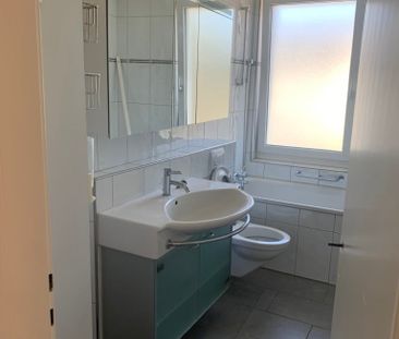 PER 01. Oktober 2026 WUNDERSCHÖNE ÄLTERE 3-ZIMMER-WOHNUNG IN ZOLLIK... - Photo 3