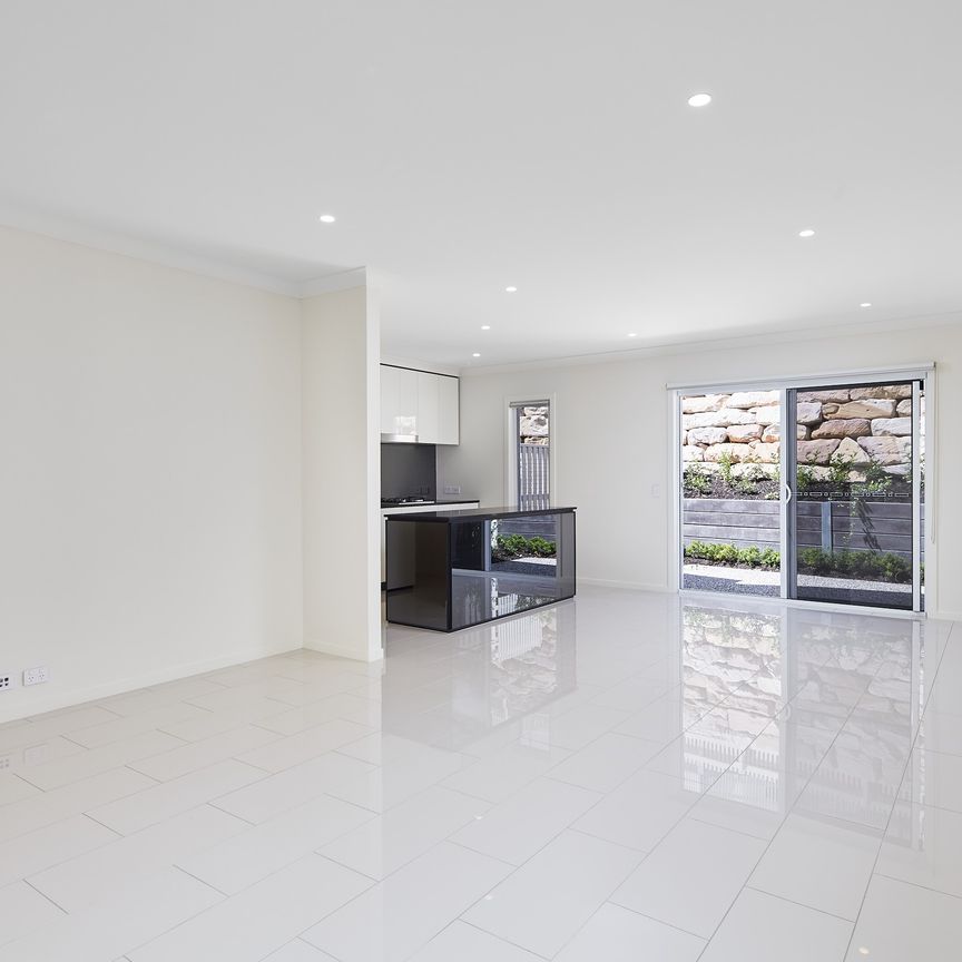 Beautiful parkland townhome Three bedrooms + study + multi-purpose room - Photo 1