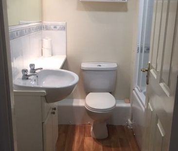 2 Bed Flat, Steads Place, EH6 - Photo 3