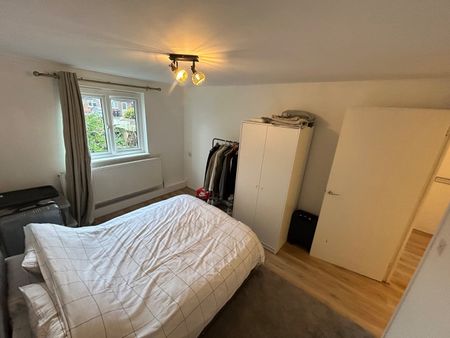 3 Bed Flat, Tintern Close, SW19 - Photo 5