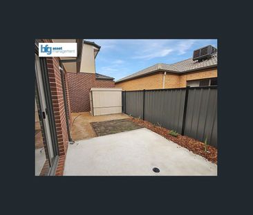 Modern 3-Bedroom Townhouse in a Prime Location - Photo 5