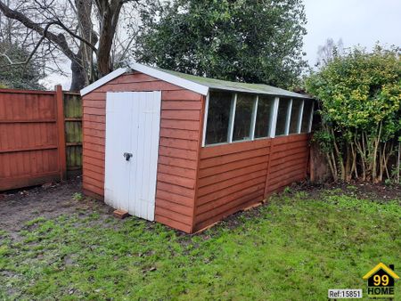 4 bed Semi-detached in Fairfax Road , Woking, GU22 9HN - Photo 3
