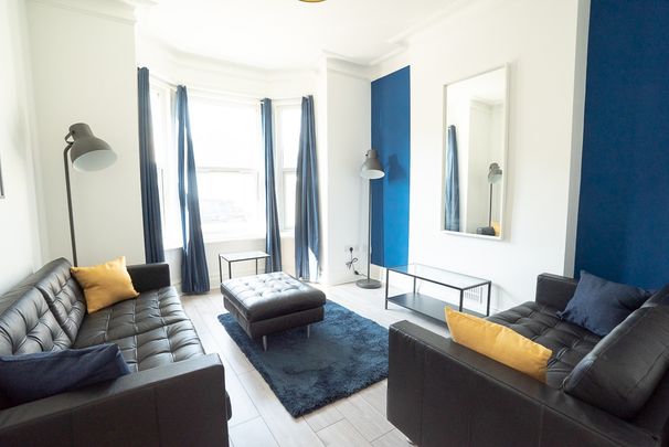 6 Bed Detached House, Cambridge Road, SO14 - Photo 1