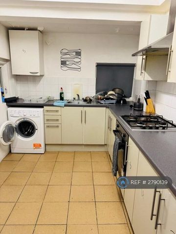 1 bedroom in a house share to rent - Photo 5