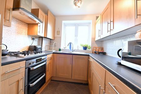 2 Bed Flat, Altenburg Gardens, SW11 - Photo 4