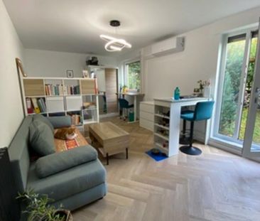 Luxurious studio with fitted kitchen, private garden, dishwasher - Photo 1