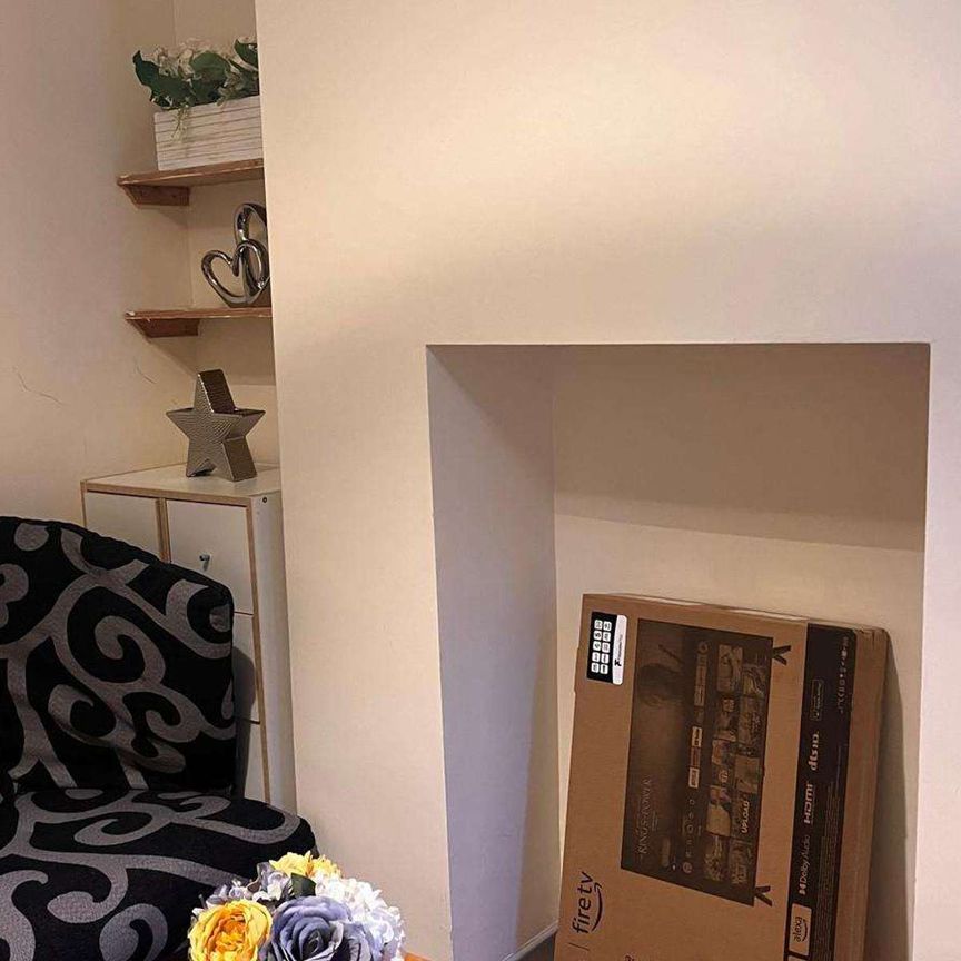 St. Thomas Hill Room 2 - Photo 1