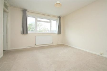 4 bedroom end of terrace house to rent - Photo 3