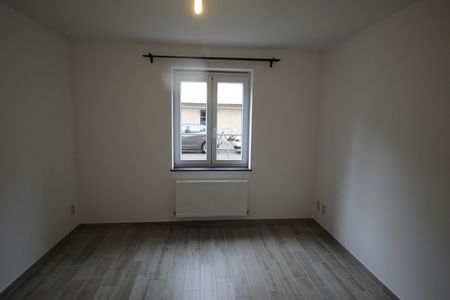 Een appartement op de benedenverdieping met 2 slaapkamers, ruim terras en carport. - Photo 5