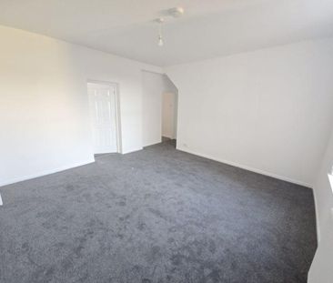 2 bedroom ground floor flat to rent - Photo 2