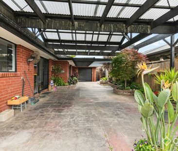 Well Kept 3 Bedroom Home & Study - Photo 5