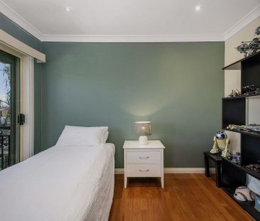 Charming 3 Bed 2 Bath Double Storey Family Home in Riverwood ! ! ! - Photo 4