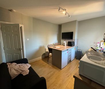 33 Station Street - Brand New Flat & Bills included Loughborough - Photo 3