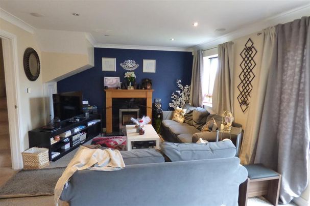 4 bedroom end of terrace house to rent - Photo 1