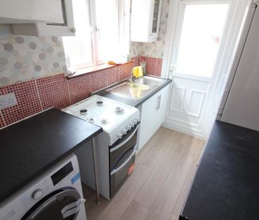 3 bedroom end of terrace house to rent - Photo 6